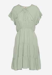 Born2be - Miętowa Sukienka z Gumką w Pasie Ozdobiona Falbanką i Wiązana Materiałowym Paskiem Tiamalou. Typ kołnierza: dekolt w łódkę. Kolor: miętowy. Materiał: materiał. Długość rękawa: krótki rękaw. Wzór: aplikacja #5