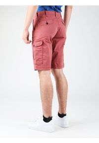 Wrangler - KRÓTKIE SPODENKI WRANGLER CARGO SHORT WINE RED W15CP847X. Długość: krótkie