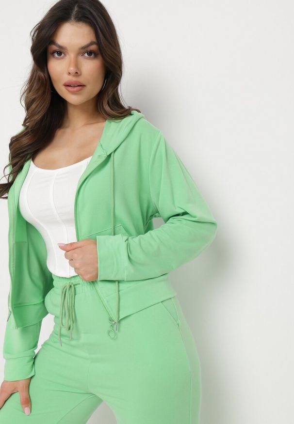 Born2be - Jasnozielony Komplet Dresowy Bluza z Kapturem Rozpinana i Szerokie Spodnie Avesmira. Kolor: zielony. Materiał: dresówka