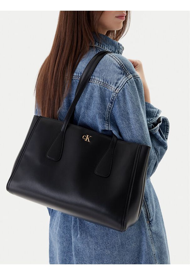 Calvin Klein Torebka Ck Medium Work Tote LV04F3442G Czarny. Kolor: czarny. Materiał: skórzane