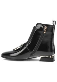Czarne Botki S.Barski Lakierowane Buty Damskie. Zapięcie: klamry. Kolor: czarny. Materiał: lakier. Obcas: na obcasie. Styl: elegancki. Wysokość obcasa: średni #6