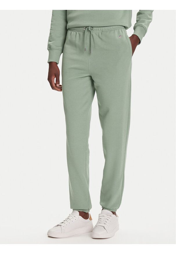 GANT - Gant Spodnie dresowe Shield 4200500 Zielony Regular Fit. Kolor: zielony. Materiał: bawełna