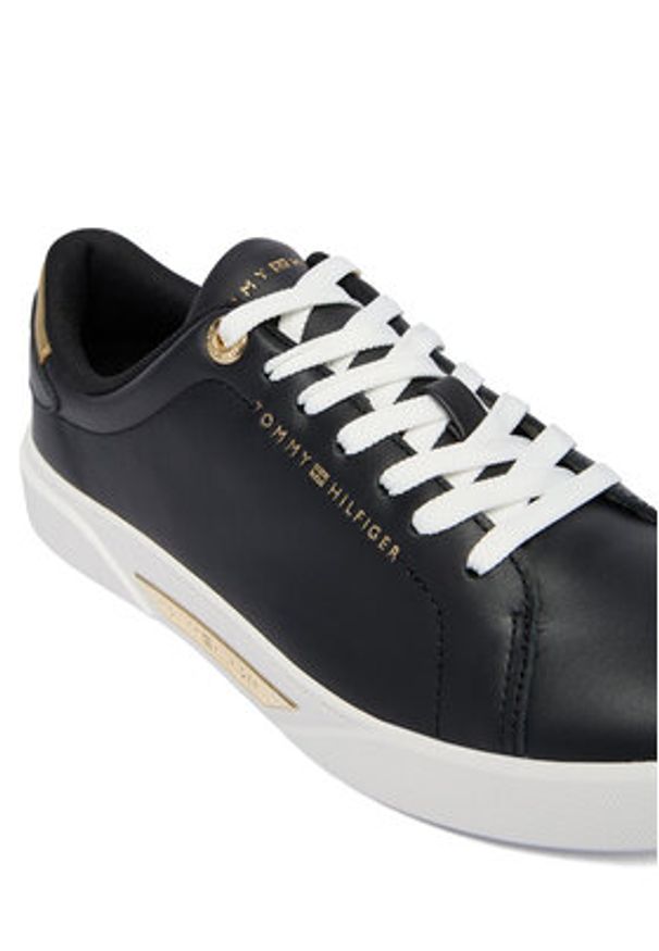 TOMMY HILFIGER - Tommy Hilfiger Sneakersy Essential Chic Court Sneaker FW0FW09019 Czarny. Kolor: czarny. Materiał: skóra
