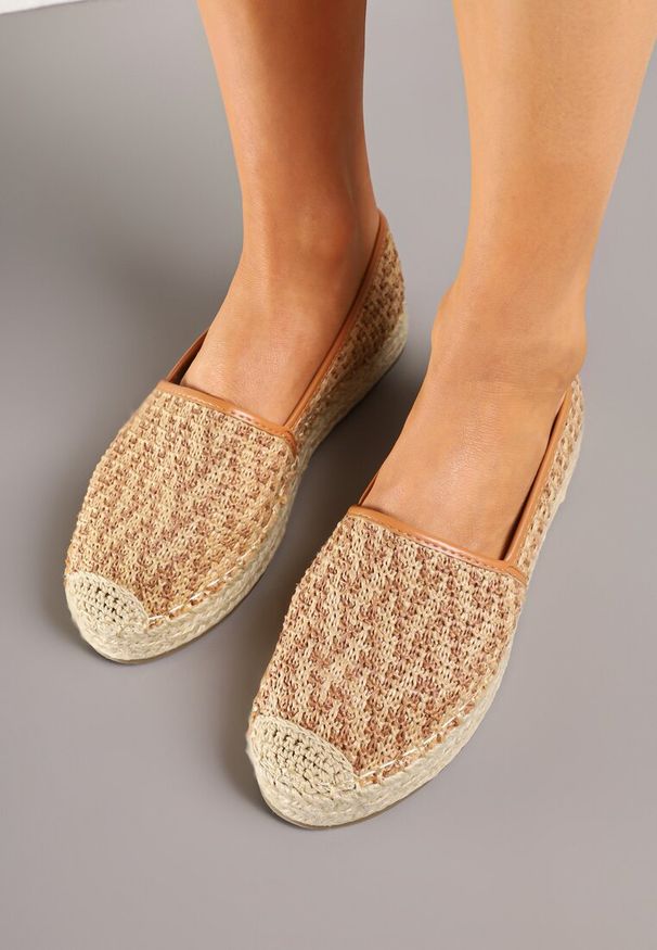 Renee - Ciemnobeżowe Espadryle z Plecionym Sznurkiem Nimiorra. Okazja: na co dzień. Kolor: beżowy. Sezon: lato. Obcas: na platformie. Styl: klasyczny, casual