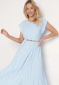 Born2be - Niebieska Plisowana Sukienka z Krótkim Rękawem Nlea. Kolor: niebieski. Długość rękawa: krótki rękaw #3