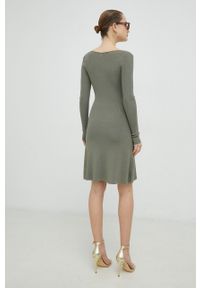 Guess sukienka kolor zielony mini rozkloszowana. Kolor: zielony. Materiał: materiał, dzianina. Długość rękawa: długi rękaw. Długość: mini #4