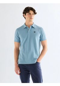 Wrangler - MESKA KOSZULKA WRANGLER POLO SHIRT CAPTAINS BLUE 112378448. Typ kołnierza: polo #1