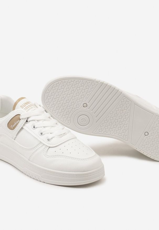 Born2be - Biało-Beżowe Sneakersy na Grubej Podeszwie przed Kostkę z Perforacją Rarissa. Wysokość cholewki: przed kostkę. Nosek buta: okrągły. Zapięcie: sznurówki. Kolor: biały. Materiał: materiał. Obcas: na obcasie. Wysokość obcasa: niski