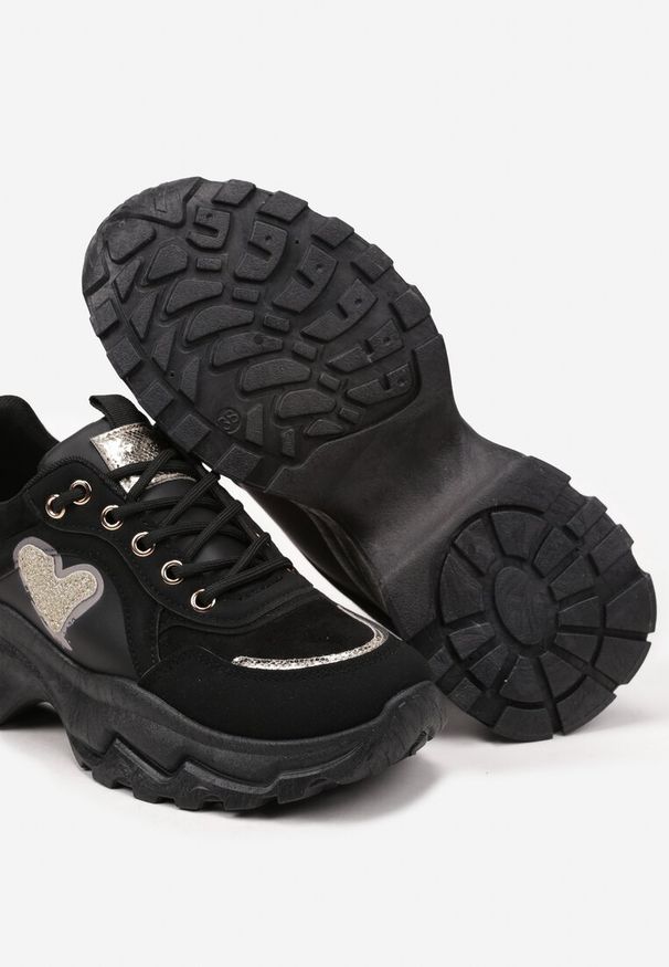 Renee - Czarne Sneakersy w Stylu Streetwearowym z Brokatem na Tłocznej Podeszwie Soledis. Okazja: na co dzień. Kolor: czarny. Materiał: jeans, satyna. Szerokość cholewki: normalna. Wzór: aplikacja. Sezon: lato, wiosna