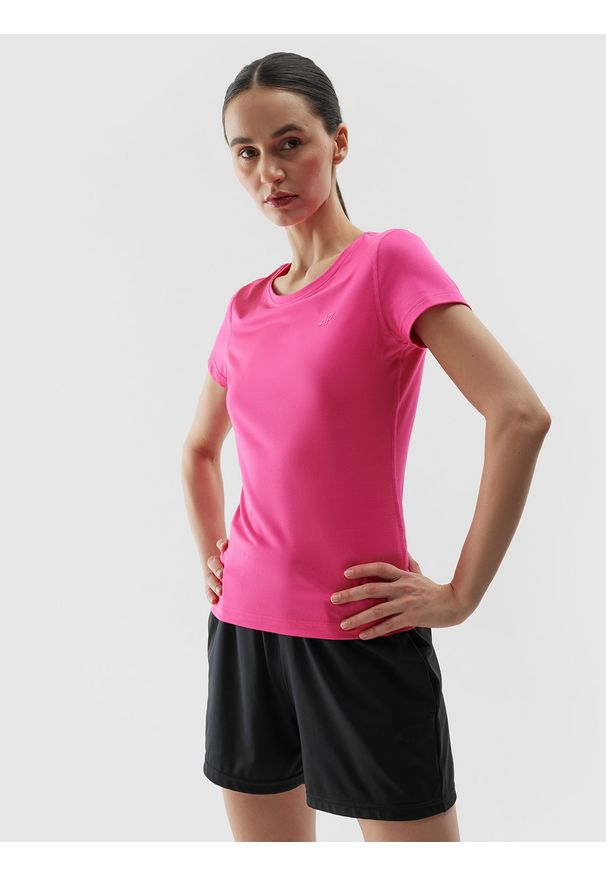 4f - Koszulka treningowa z materiału z recyklingu damska - różowa. Kolor: różowy. Materiał: materiał. Długość rękawa: krótki rękaw. Długość: krótkie. Wzór: gładki, jednolity, ze splotem. Sport: joga i pilates, fitness
