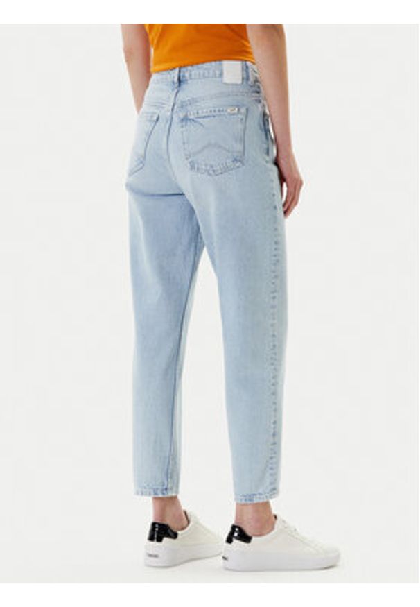 Mustang Jeansy Charlotte 1016196 Błękitny Mom Fit. Kolor: niebieski
