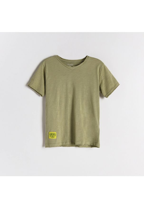 Reserved - Bawełniany t-shirt z naszywką - Zielony. Kolor: zielony. Materiał: bawełna. Wzór: aplikacja