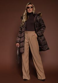 Renee - Ciemnobrązowa Pikowana Kurtka o Długim Fasonie z Odpinanym Kapturem z Futerkiem Fenalda. Okazja: na spacer. Kolor: brązowy. Materiał: futro. Długość: długie. Styl: elegancki #7