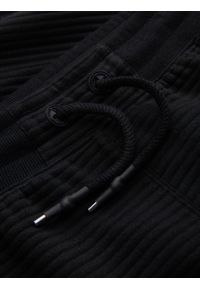 Ombre Clothing - Krótkie spodenki męskie dresowe z dzianiny ottoman – czarne V4. Kolor: czarny. Materiał: dresówka, dzianina. Długość: krótkie. Wzór: aplikacja. Sezon: lato #6