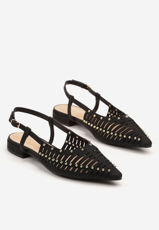 Renee - Czarne Sandały Vices w Stylu Mules z Nitami i Drobnymi Wycięciami Vevalora. Okazja: na co dzień. Kolor: czarny. Obcas: na obcasie. Styl: elegancki, casual. Wysokość obcasa: średni