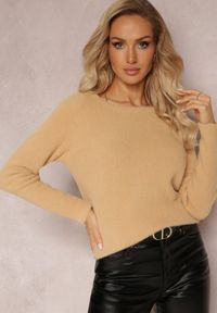 Renee - Jasnobrązowy Sweter z Okrągłym Dekoltem o Puchatej Fakturze Inosuela. Kolor: brązowy. Sezon: zima #3