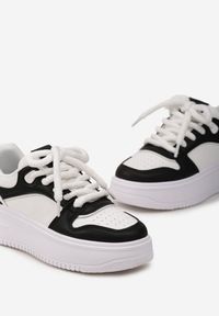 Born2be - Biało-Czarne Sneakersy na Grubej Podeszwie z Licznymi Wstawkami na Cholewce Lairemea. Kolor: czarny. Szerokość cholewki: normalna