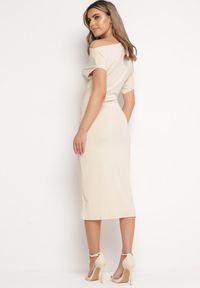 Born2be - Beżowa Asymetryczna Sukienka Midi o Dopasowanym Fasonie Tivalle. Kolor: beżowy. Typ sukienki: asymetryczne. Długość: midi #3
