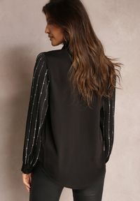 Renee - Czarna Koszula Zapinana w Ozdobne Cyrkonie Blekaza. Kolor: czarny. Materiał: satyna, tkanina. Styl: elegancki
