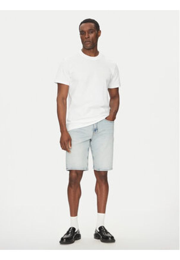 Calvin Klein Jeans Szorty jeansowe J30J327185 Niebieski Regular Fit. Kolor: niebieski. Materiał: bawełna