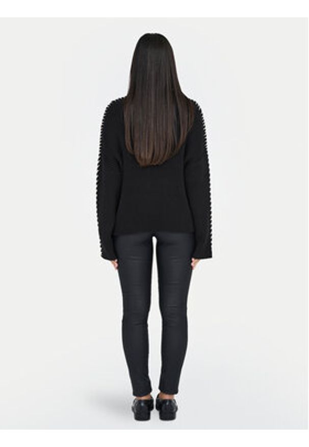 only - ONLY Golf Queenie 15330680 Czarny Loose Fit. Typ kołnierza: golf. Kolor: czarny. Materiał: bawełna