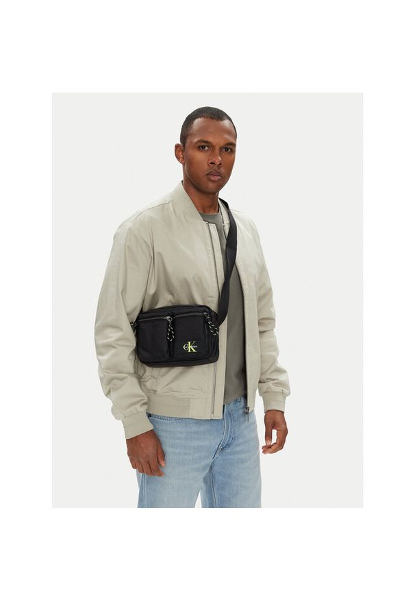 Saszetka Calvin Klein. Kolor: czarny