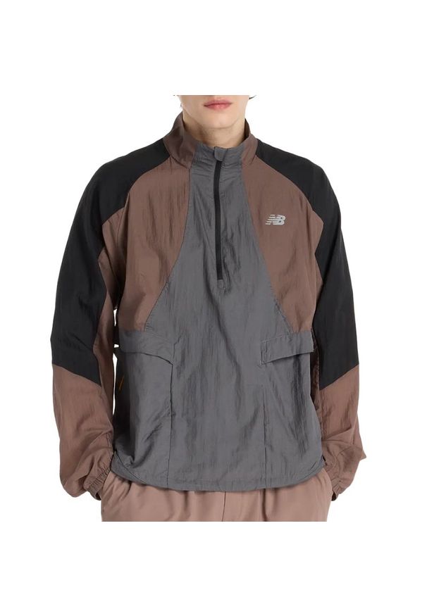 Kurtka męska New Balance MO53206EAS - brązowa. Kolor: brązowy. Materiał: materiał, nylon. Styl: klasyczny