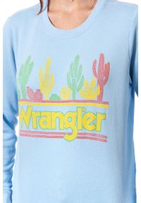 Wrangler - BLUZA WRANGLER DAMSKA SWEATER CERULEAN W6077IEVT. Kolor: niebieski. Wzór: kolorowy, nadruk