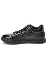 Czarne Sneakersy John Doubare Modne Obuwie Męskie. Okazja: na co dzień. Kolor: czarny. Materiał: skóra, guma