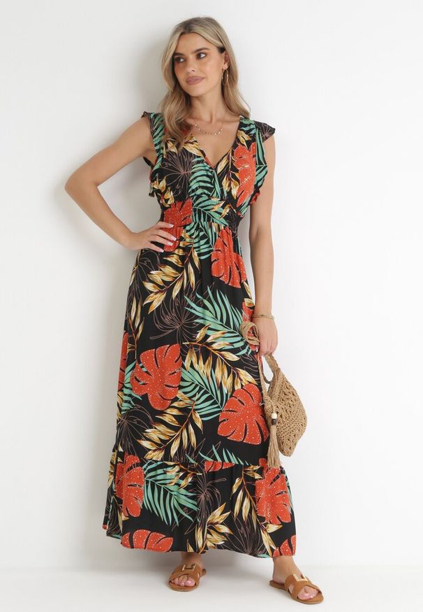 Born2be - Czarna Wiskozowa Sukienka Maxi z Kopertowym Dekoltem i Gumkami w Pasie Sirerria. Typ kołnierza: kołnierz z falbankami. Kolor: czarny. Materiał: wiskoza. Typ sukienki: kopertowe. Długość: maxi