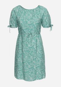 Born2be - Zielona Sukienka Bawełniana z Hiszpańskim Dekoltem Ozdobiona Wzorem Paisley Zariatia. Kolor: zielony. Materiał: bawełna. Wzór: paisley, aplikacja. Sezon: lato #3