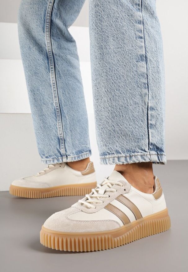 Renee - Beżowo-Brązowe Zamszowe Sneakersy w Stylu Kultowych Tenisówek ze Skórzaną Wkładką Tenannia. Okazja: na co dzień. Kolor: beżowy. Materiał: zamsz, skóra
