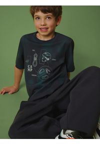 4f - 4F T-shirt regular z nadrukiem chłopięcy - szary 164 (13-14 lat). Okazja: na co dzień. Kolor: szary. Materiał: dzianina, bawełna. Wzór: nadruk. Sezon: lato. Styl: casual #2