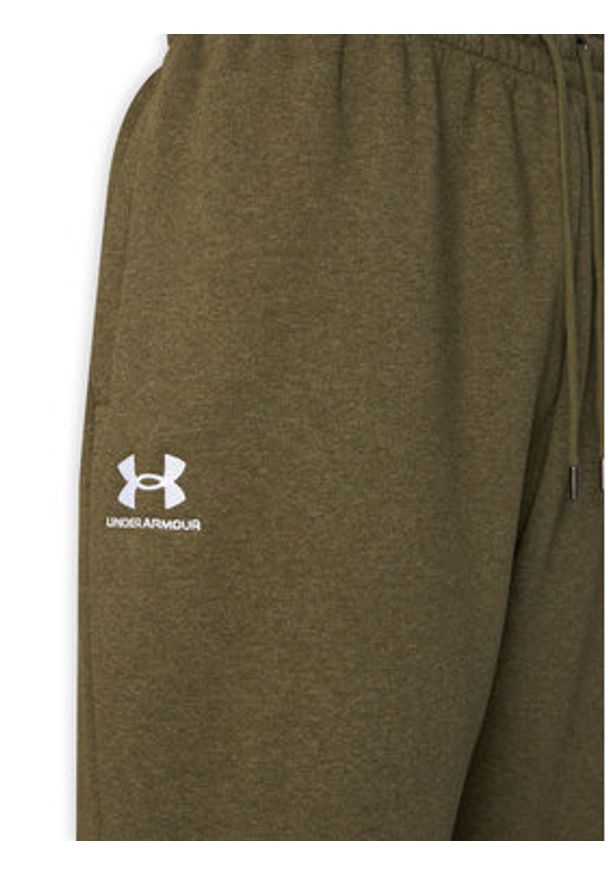 Under Armour Spodnie dresowe UA Essential 1373882 Zielony Regular Fit. Kolor: zielony. Materiał: bawełna