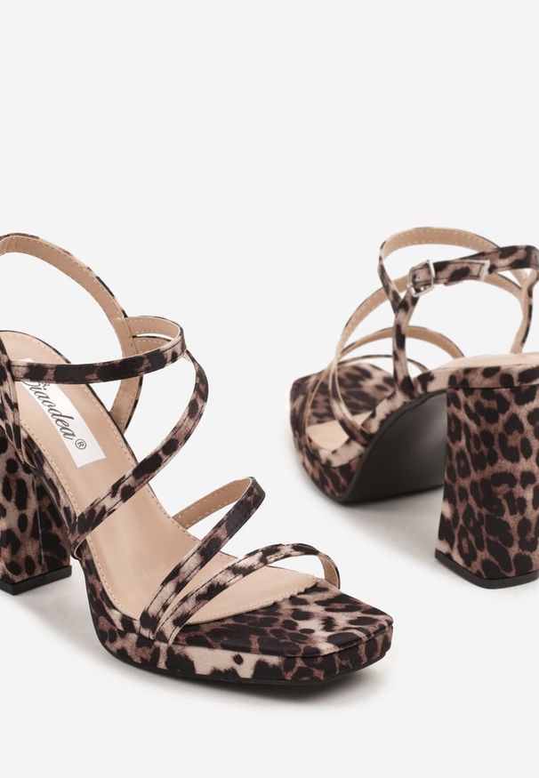 Renee - Panterkowe Sandały na Słupku i Platformie z Ozdobnymi Paskami Demelle. Okazja: na co dzień. Zapięcie: pasek. Wzór: paski. Obcas: na platformie. Styl: elegancki, casual. Wysokość obcasa: średni
