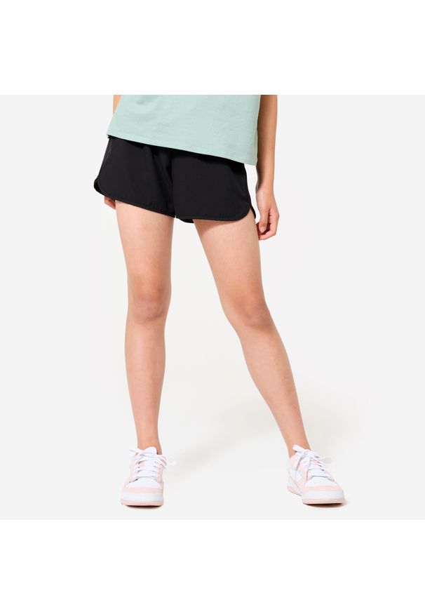 DOMYOS - Spodenki sportowe dla dzieci Domyos. Okazja: na uczelnię. Kolor: czarny. Materiał: poliester, materiał. Długość: krótkie. Styl: sportowy. Sport: fitness, joga i pilates