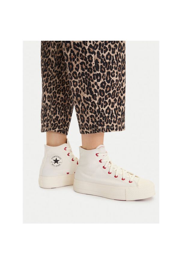 Trampki Converse. Kolor: biały. Obcas: na platformie