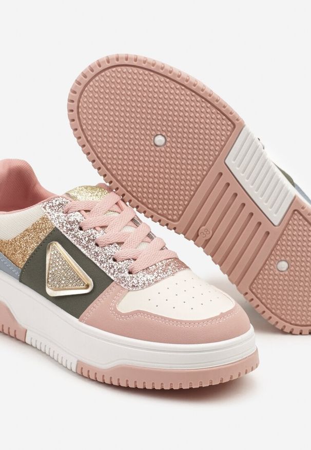 Born2be - Różowo-Zielone Sneakersy Ozdobione Brokatem Cyrkoniami i Perforacją Tillitara. Okazja: na co dzień. Kolor: różowy. Materiał: jeans. Wzór: aplikacja. Obcas: na obcasie. Wysokość obcasa: niski