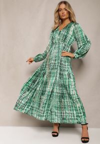 Renee - Zielona Plisowana Sukienka Maxi Ozdobiona Wzorem w Tweedowym Stylu Juvioa. Kolor: zielony. Materiał: tkanina. Wzór: aplikacja. Długość: maxi