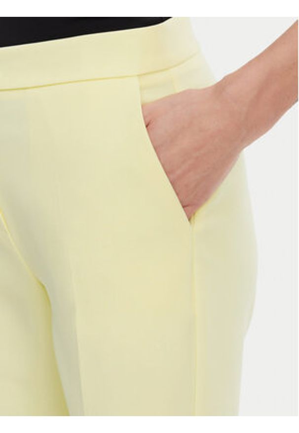 Maryley Spodnie materiałowe 25EB587/43LL Żółty Regular Fit. Kolor: żółty. Materiał: syntetyk