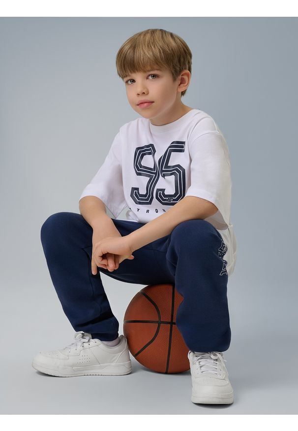 4f - 4F T-shirt loose z nadrukiem chłopięcy - biały 146/152 (10-12 lat). Okazja: na co dzień. Kolor: biały. Materiał: dzianina, bawełna, skóra. Wzór: nadruk. Sezon: lato. Styl: casual