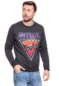 Wrangler - BLUZA WRANGLER MĘSKA CREW SWEAT FADED BLACK W6559IHV6. Kolor: czarny. Wzór: nadruk. Styl: sportowy