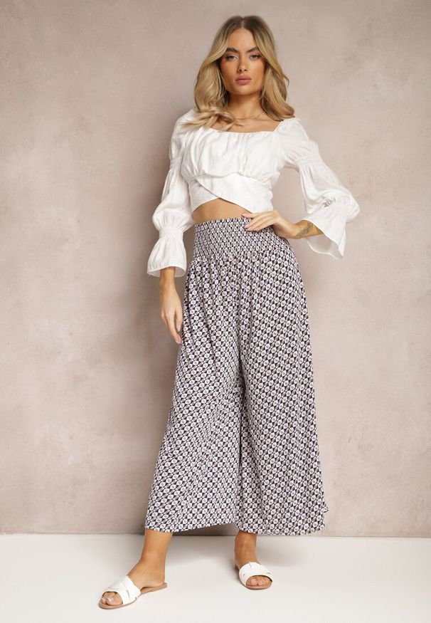 Renee - Granatowo-Białe Spodnie High Waist z Bawełny z Rozszerzanymi Nogawkami i Gumką Nereialla. Stan: podwyższony. Kolor: niebieski. Materiał: bawełna. Wzór: aplikacja