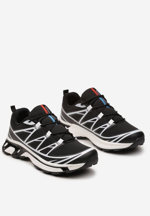 Renee - Czarne Sneakersy z Ozdobnymi Wstawkami i Ściąganą Gumką Aineri. Nosek buta: okrągły. Kolor: czarny. Materiał: materiał. Obcas: na obcasie. Wysokość obcasa: niski