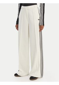 Adidas - adidas Spodnie materiałowe Sport Tailored KC9089 Biały Wide Leg. Kolor: biały. Materiał: syntetyk. Styl: sportowy #1
