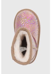 Ugg - UGG Śniegowce zamszowe dziecięce Classic II Spots. Nosek buta: okrągły. Materiał: zamsz