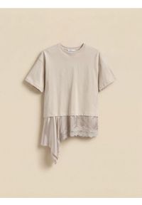 Reserved - Asymetryczny t-shirt - kremowy. Kolor: kremowy. Materiał: dzianina, bawełna