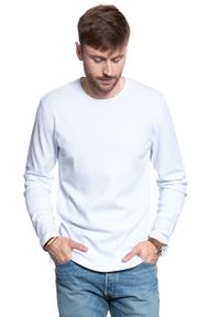 Mustang - LONGSLEEVE MUSTANG crew neck basic general White 1006810 2045. Długość rękawa: długi rękaw