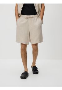 Reserved - Strukturalne szorty loose - beżowy. Kolor: beżowy. Materiał: bawełna, dzianina #1