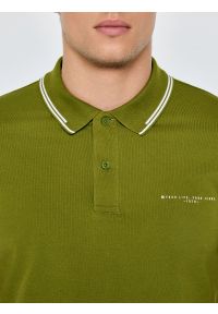 Big-Star - Koszulka męska polo zielona Wladym 301. Okazja: na co dzień. Typ kołnierza: polo. Kolor: zielony. Materiał: dzianina, jeans, materiał. Wzór: nadruk, aplikacja, paski. Styl: casual, klasyczny, sportowy, wizytowy #3